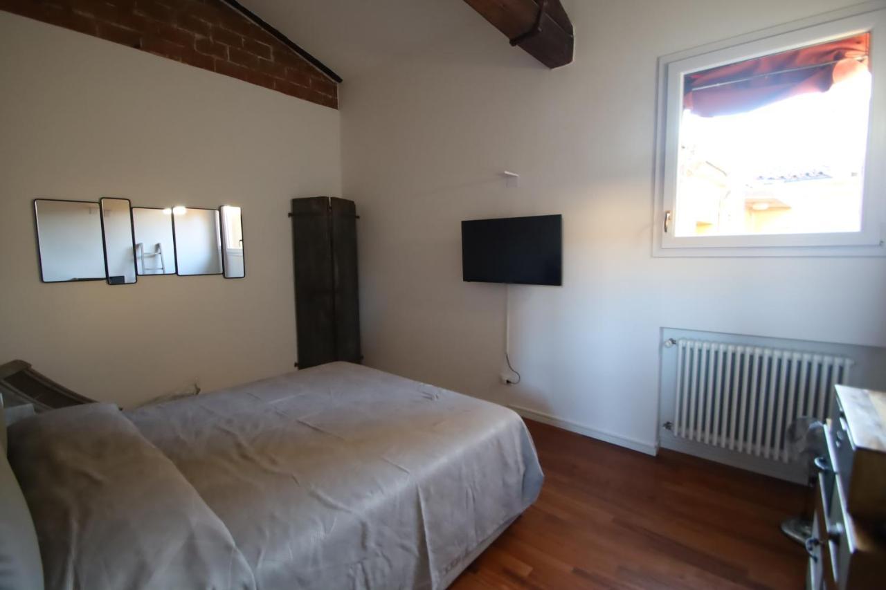 Charme Appartamento Immerso Tra Le Mura Bolognesi Exterior photo